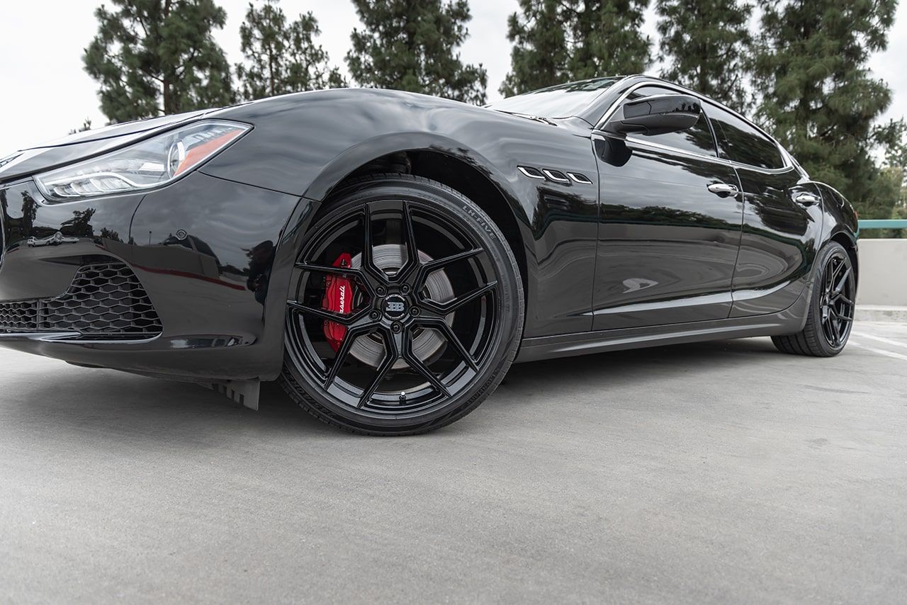 BBB H130 Z05 18x8 Full Gloss Black 5x114.3 +42mm 72.6mm